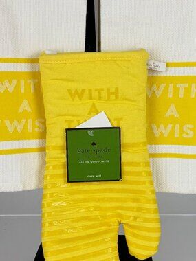 NWT Kate Spade "With a Twist" Kitchen Set 2 Towels + 1 Mitt